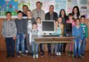 Бивши ђаци поклонили компјутер својој школи на Пашиној Равнии