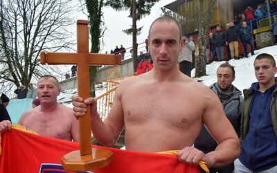 Београђанин Томашевић победник у пливању за часни крст