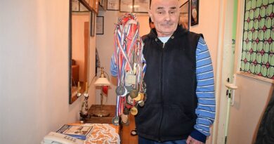 Милан Мандиућ Манда са освојеним медаљама
