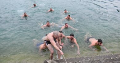 Богојављенско пливање на језеру Перућац