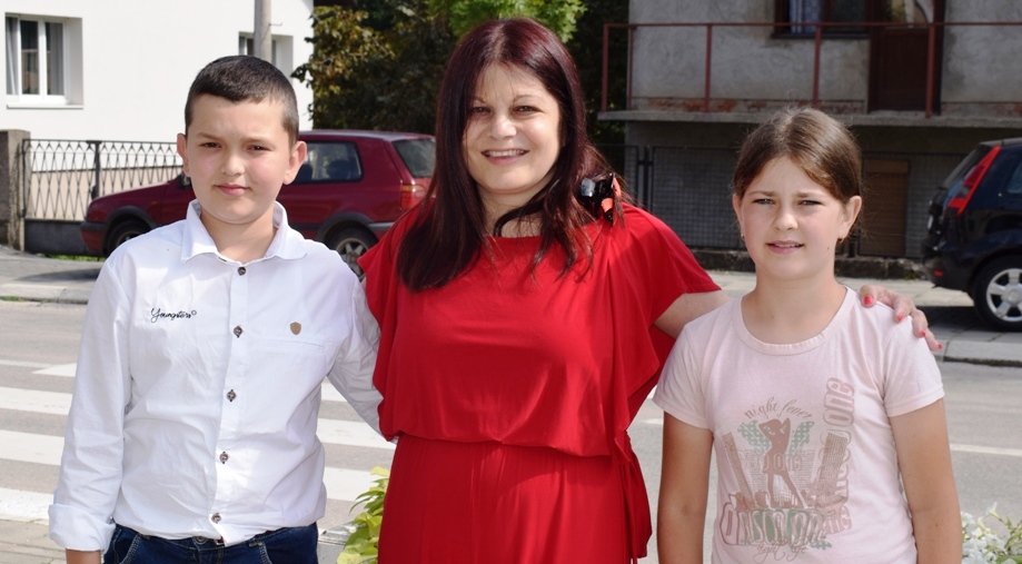 ОШ Рогачица -Илија и Виолета са учитељицом Иваном