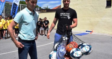 Спортски реквизити - поклон школи од Олимпијског комитета Србије