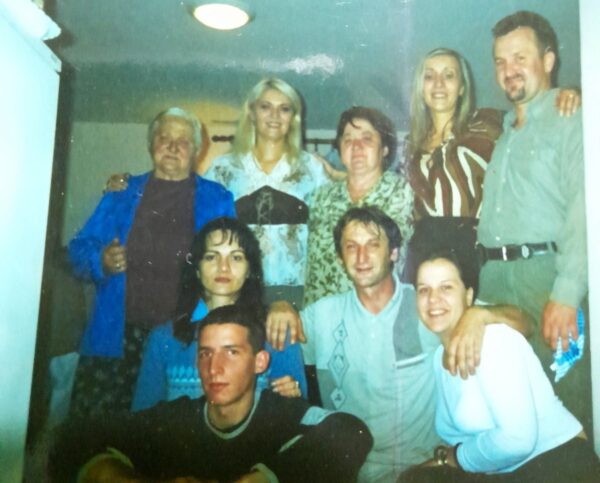 Радмила са ћерком, унуцима и унукама 2002.г.