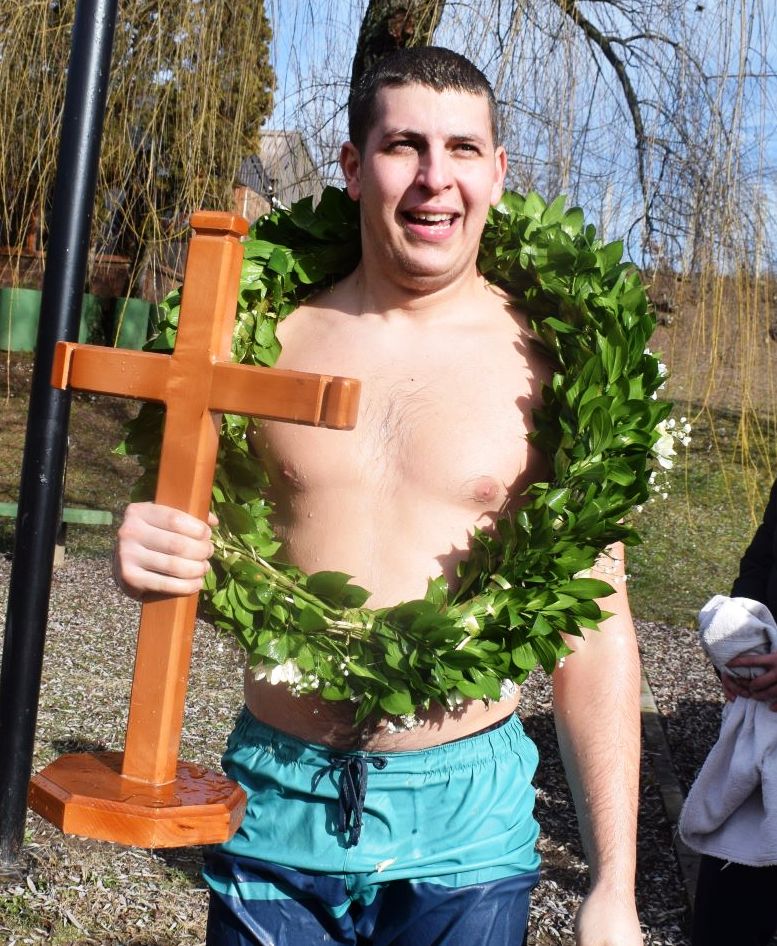 Ненад Савић, победник Богојављенског пливања