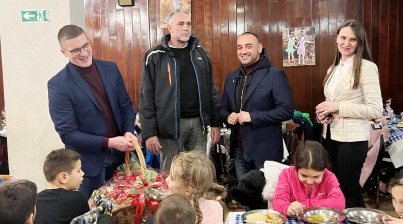 Ivan Jegorović i Miloš Stanojević posetili mališane na Tari