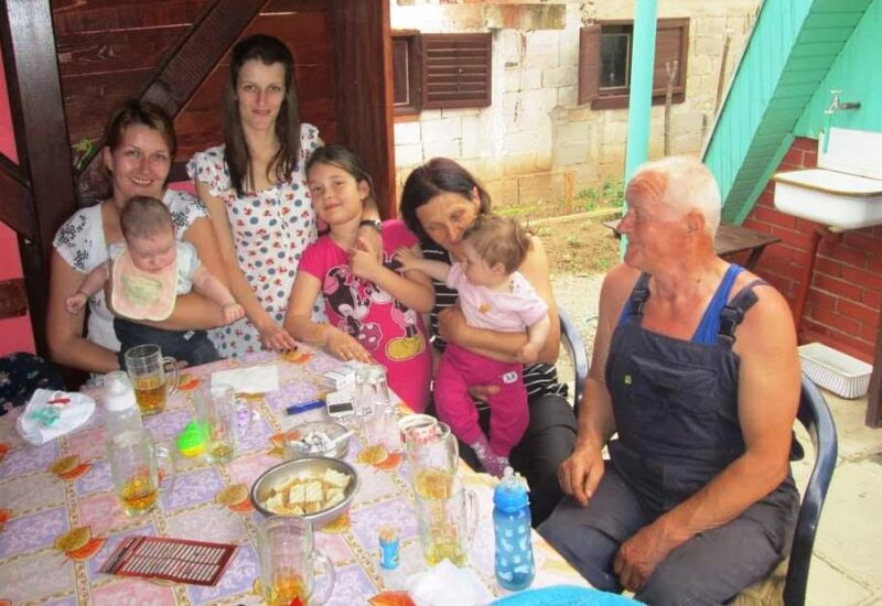 Драган са супругом, кћеркама и унучићима