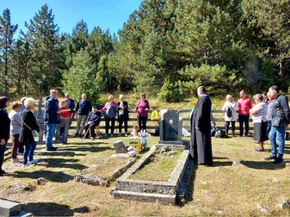 Парастос на Марића гробљу на Тетребици