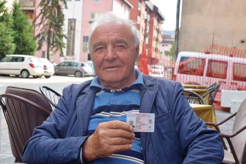 Петар Јеремић са личном картом