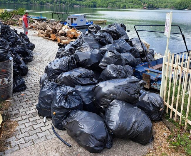Акција сакупљања отпада - језеро Перућац