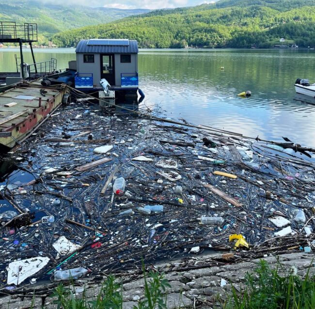 Акција сакупљања отпада - језеро Перућац 05