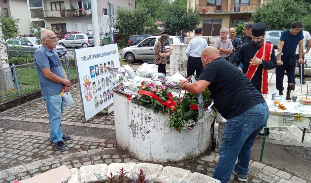 Цвеће за погинуле ратнике