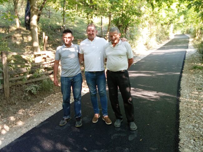 Прва фотографија на почетку нове асфалтне траке