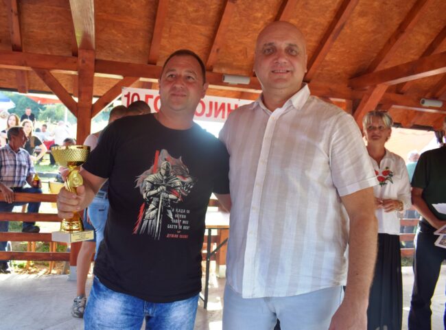 Дуб 7 капитен победничке екипе Владан Јовановић Драксинчани