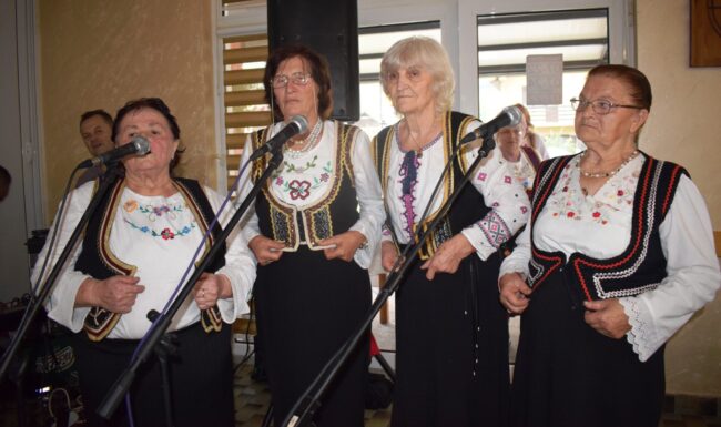 Певачка група Јакљанке