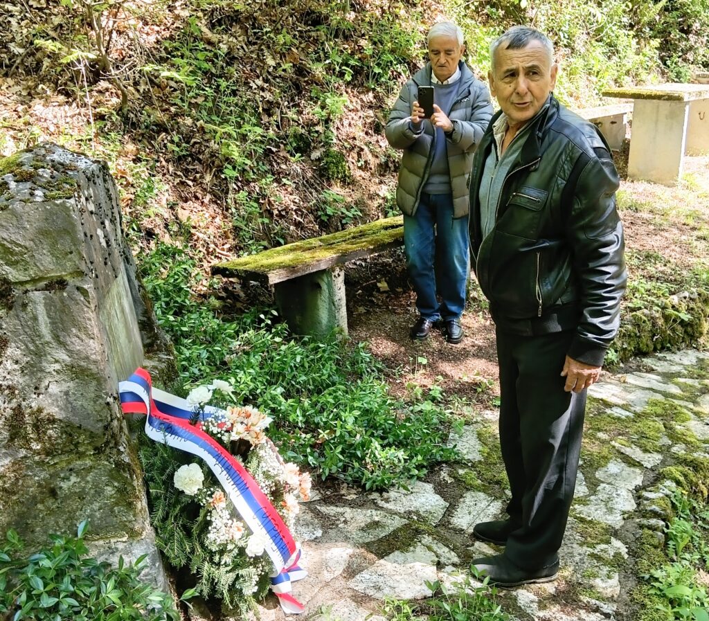 Полагање венаца на спомен-обележје у Рачи